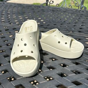Crocs Size 8 platform sandals